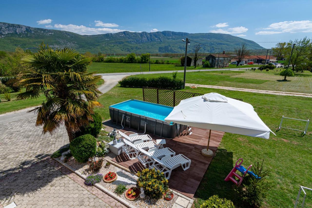 Family Friendly Apartments With A Swimming Pool Cepic, Central Istria - Sredisnja Istra - 11636 Zatka Cepic Exterior foto
