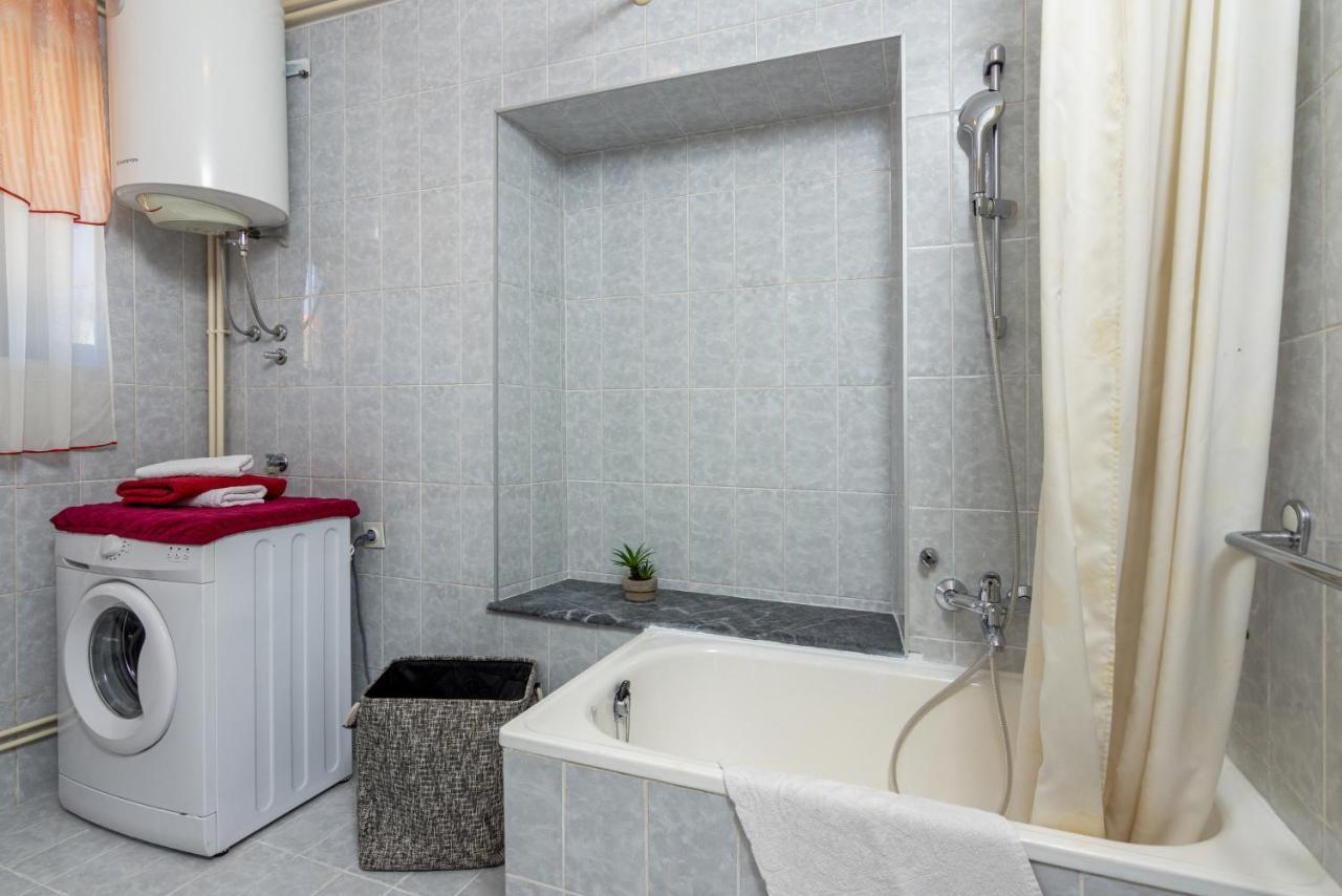 Family Friendly Apartments With A Swimming Pool Cepic, Central Istria - Sredisnja Istra - 11636 Zatka Cepic Exterior foto